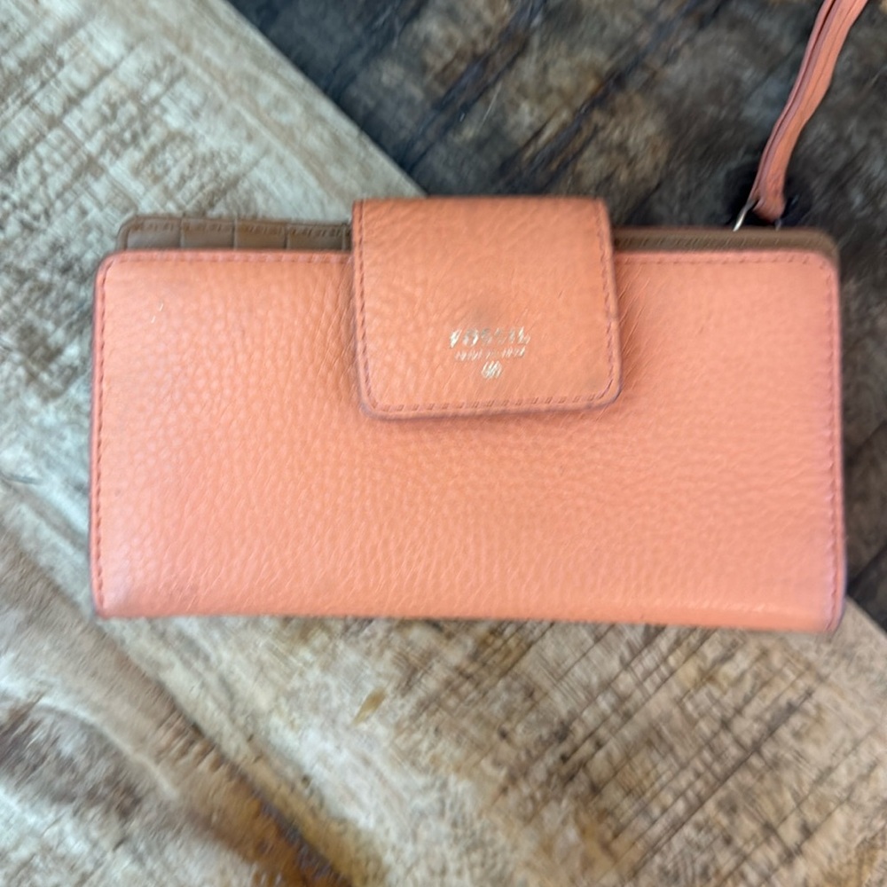 Fossil Coral Refined Pebble Leather Wallet